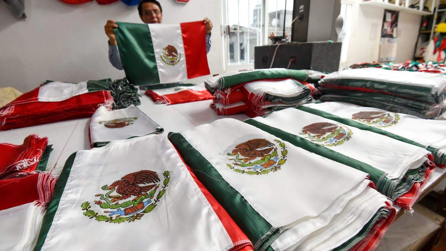 ¿Qué significan los colores y el escudo la bandera de México? 