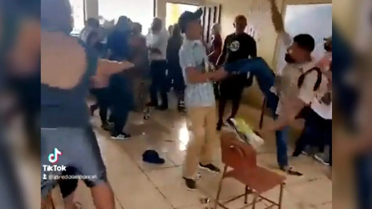 pelea padres tiktok(1)
