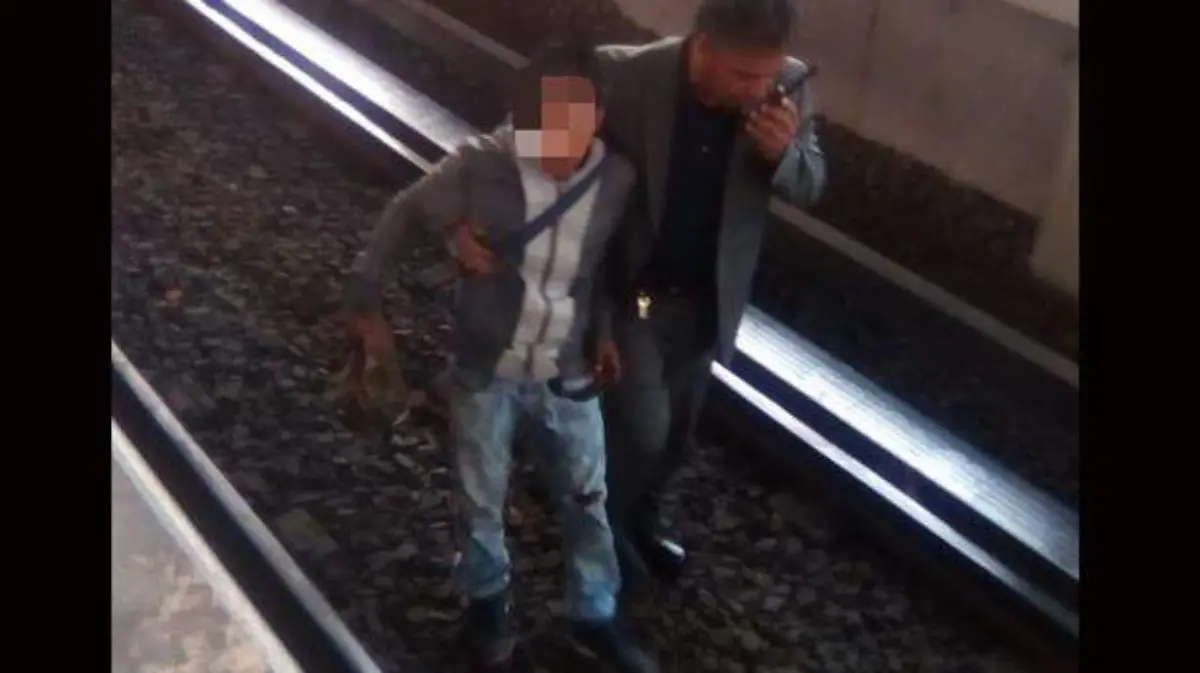 cae-a-las-vías-del-metro