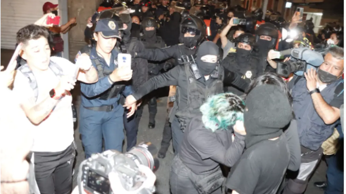 Desalojo y detención en inmueble de República de Cuba