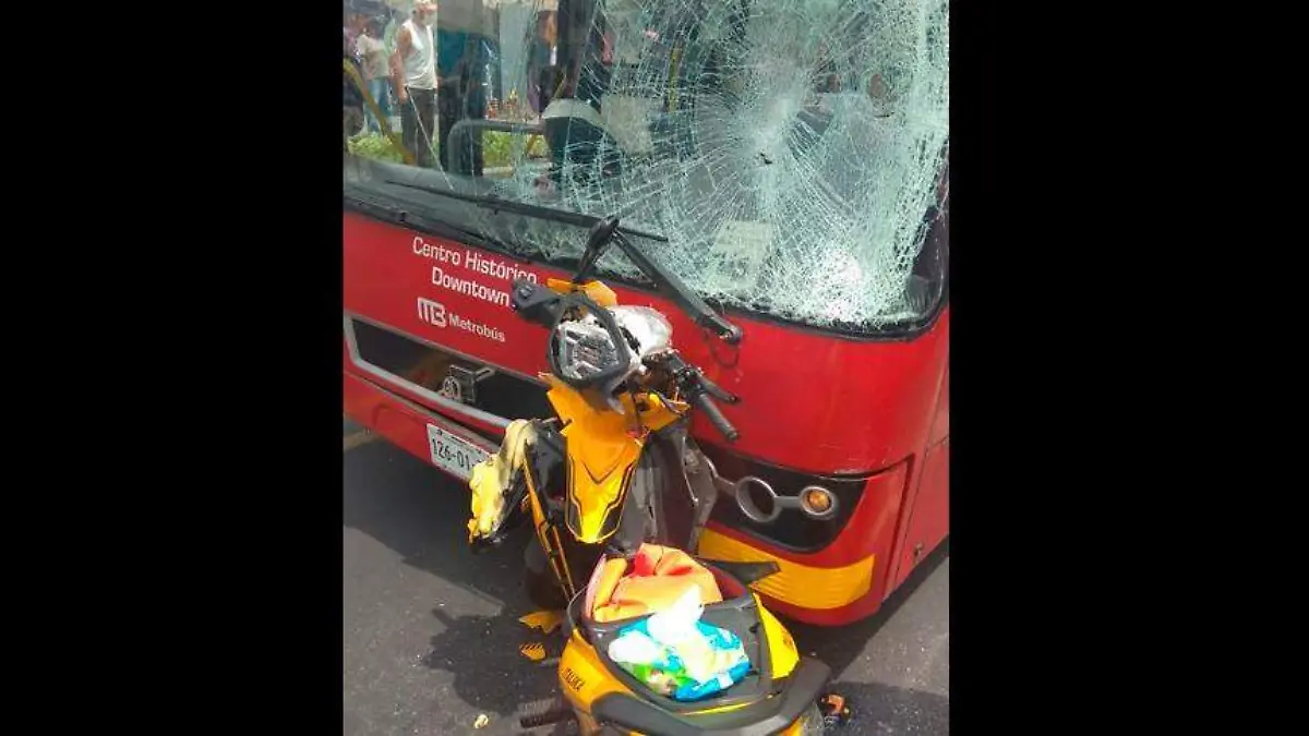 metrobús-choqyue-moto