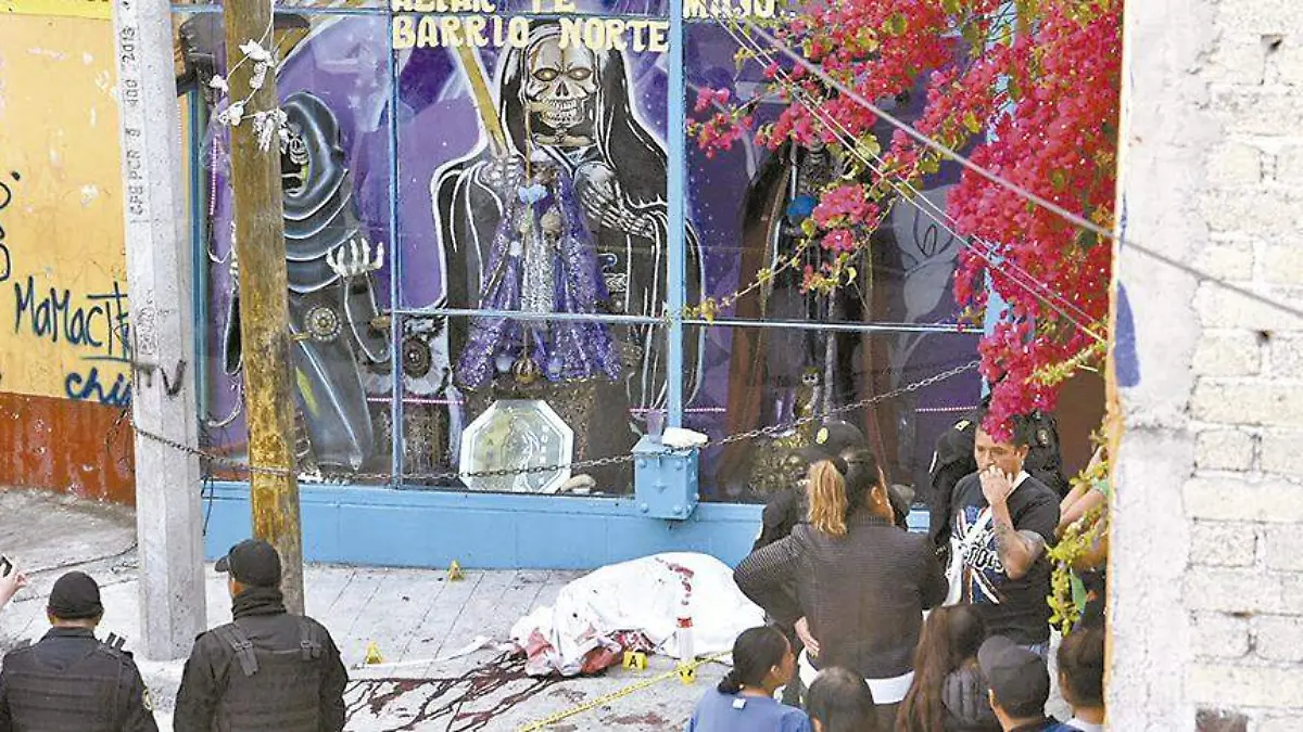 Muere-frente-a-la-niña-blanca-