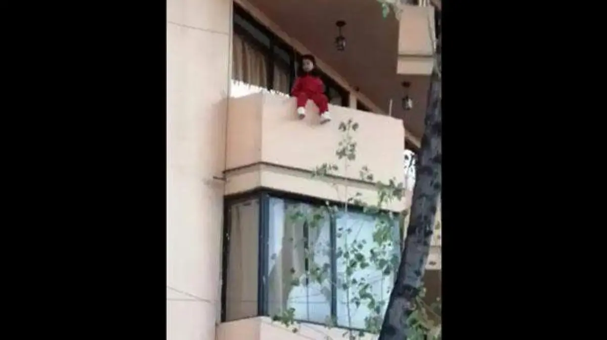 niña-en-balcón