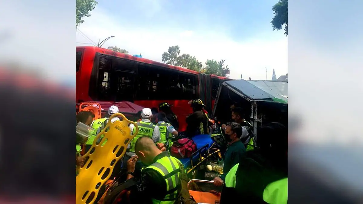 choque insurgentes @Bomberos_CDMX