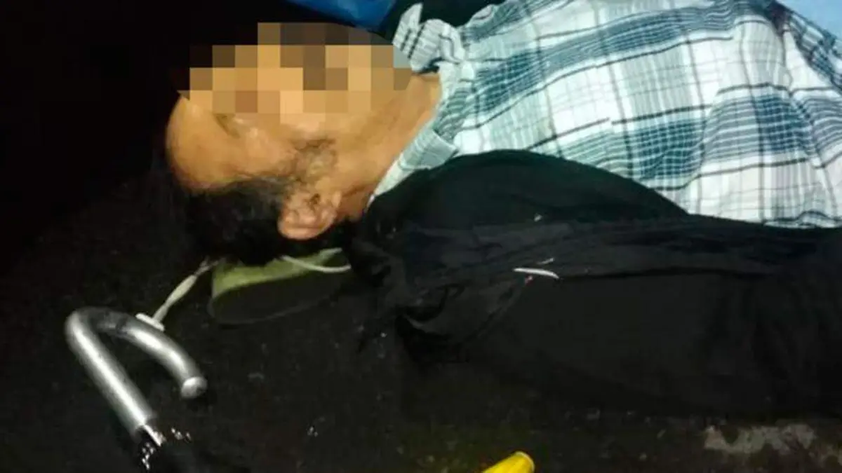 Al-llevar-a-hija-de-escuela