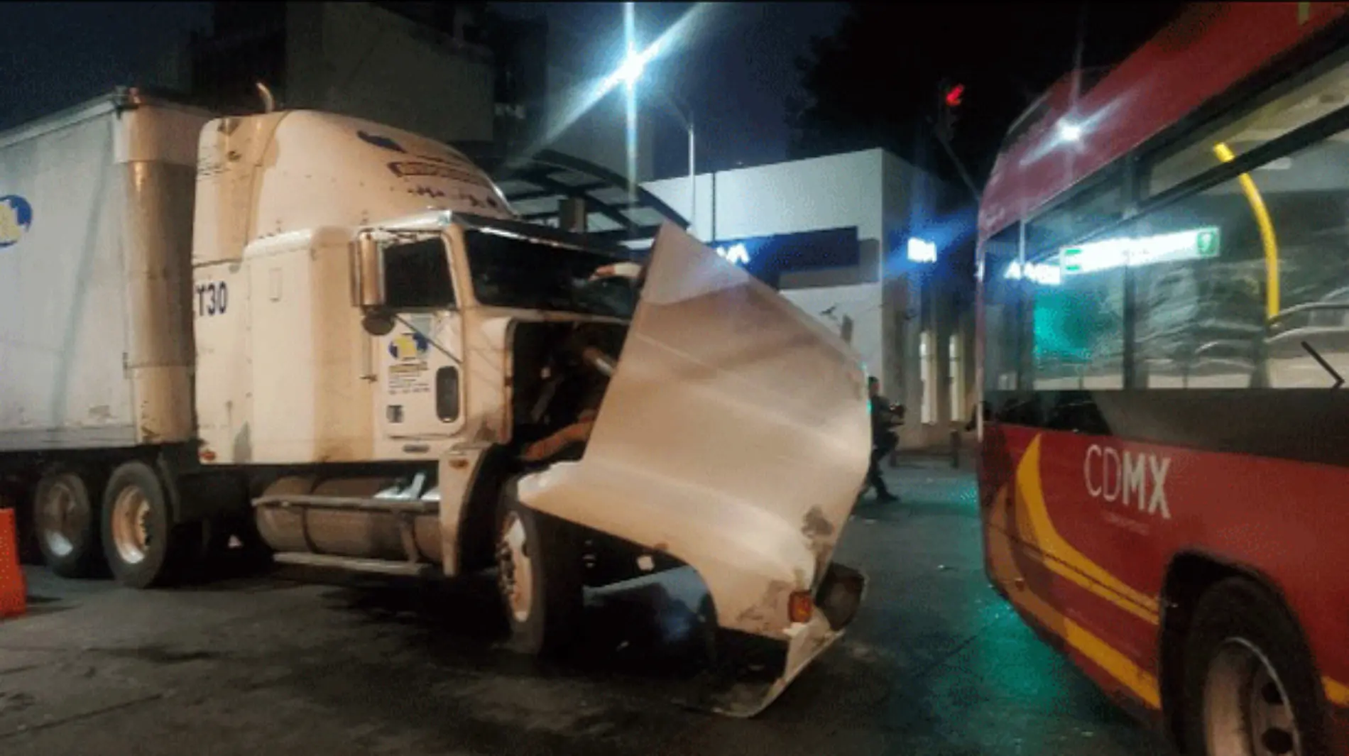 accidente-metrobus-y-trailer-(1)