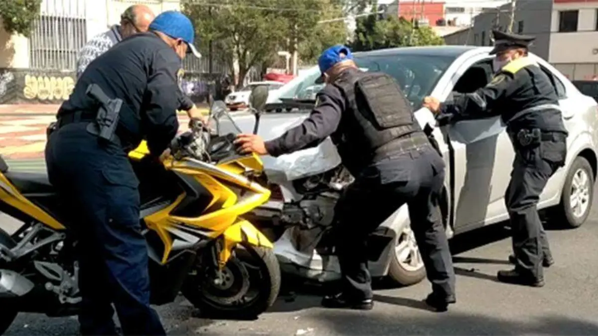 Chocan-de-frente-auto-y-moto
