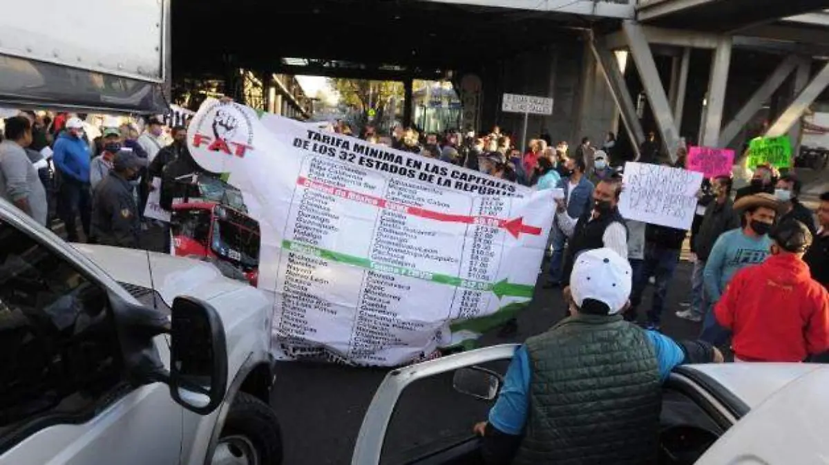 bloqueo transportistas Eje 3 Oriente 4