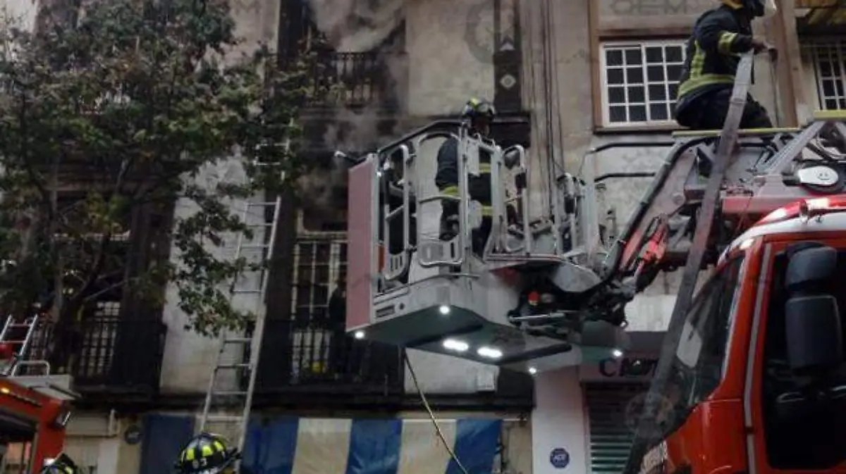 INCENDIO-REPÚBLICA-DE-URUGUAY-ALCALDÍA-CUAUHTÉMOC-(2)