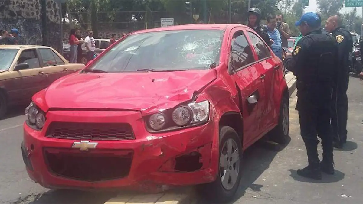 Así-quedó-su-auto-tras-arrollar-a-tres