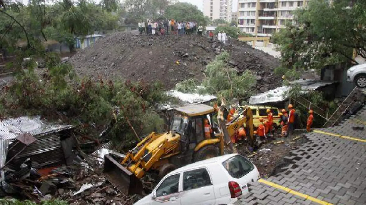 INDIA-17-MUERTO-DESPLOME