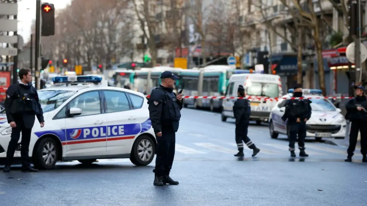 policia paris REUTERS