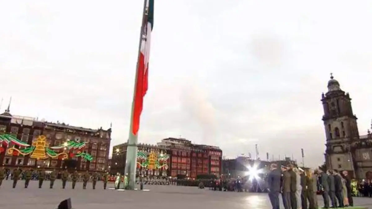 izamiento-bandera-zócalo-amlo