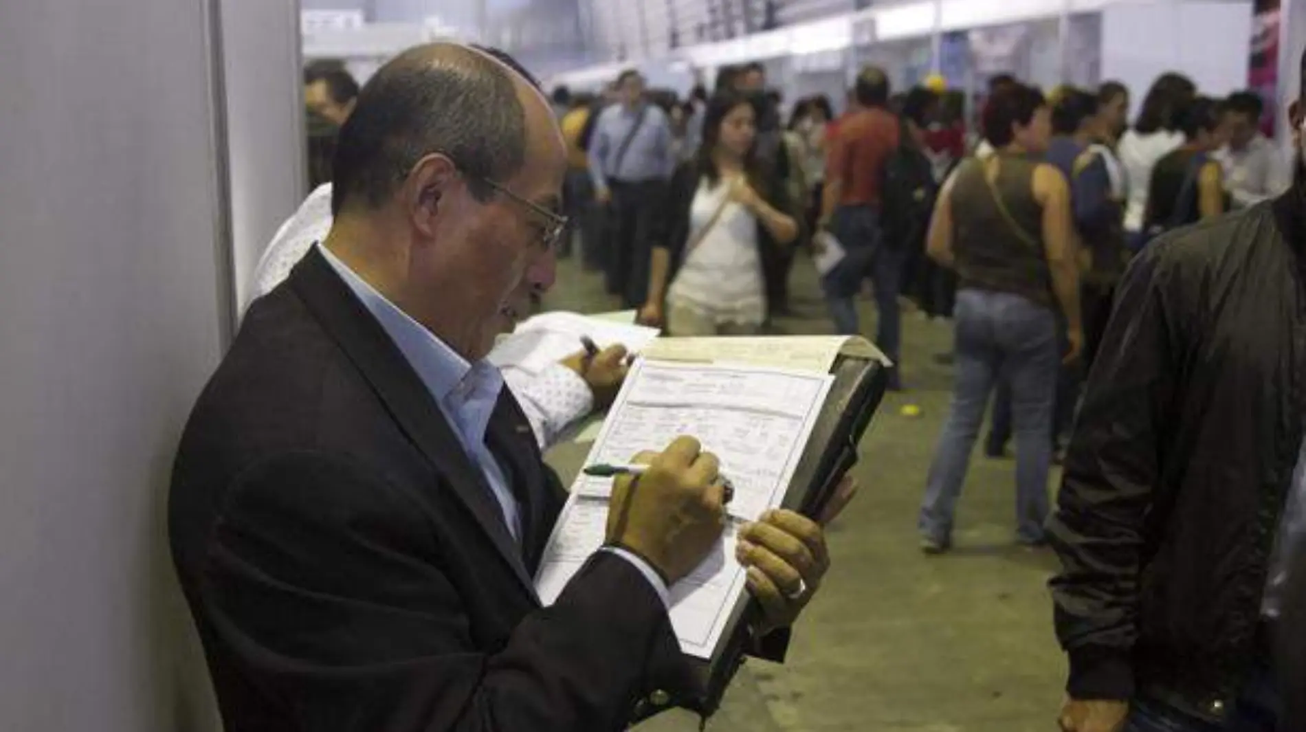 El desempleo en México baja a 4 % en mayo: Inegi