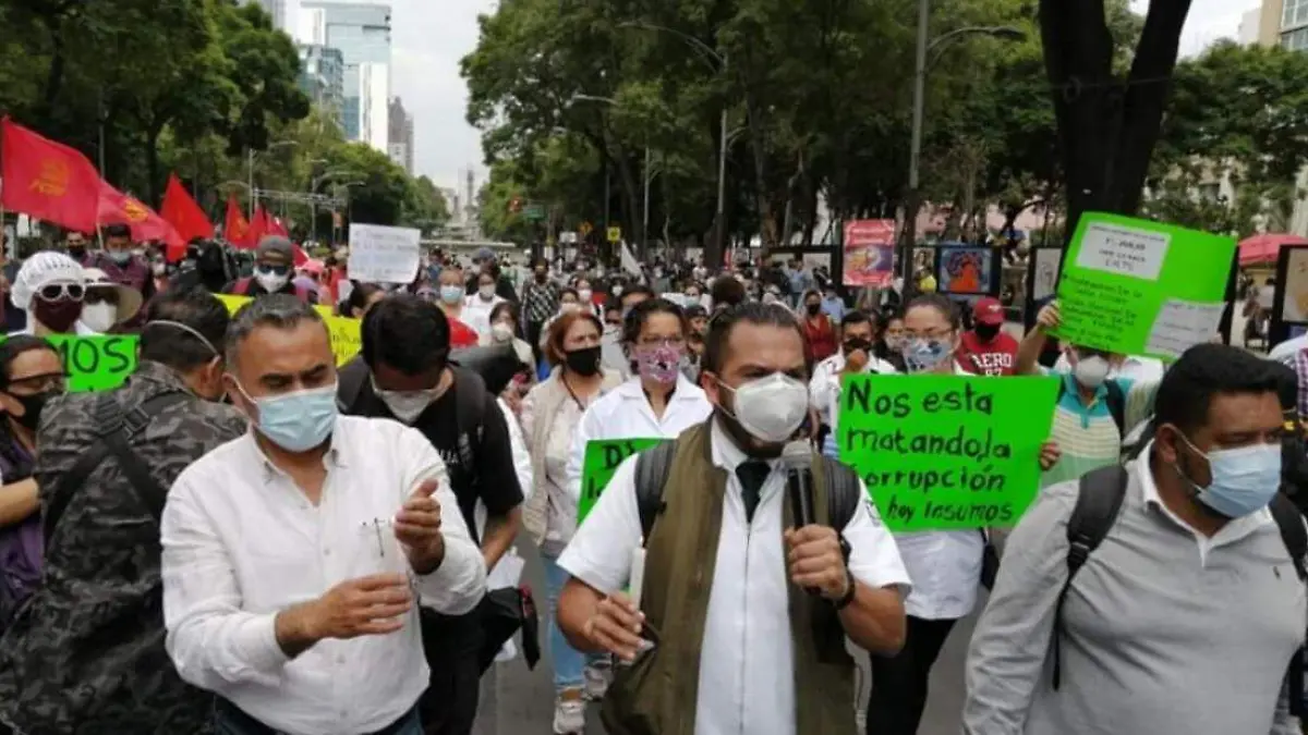 Integrantes de la Unión Nacional de Trabajadores por la Salud de México (UNTSM)