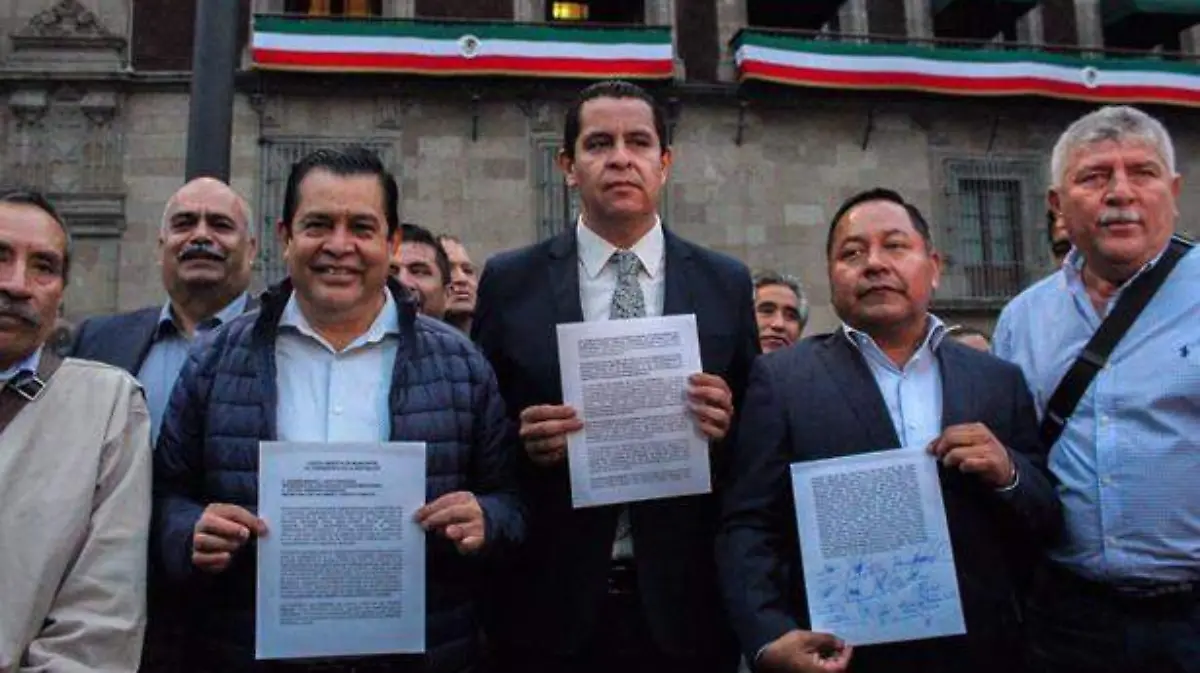 Acuden-100-alcaldes-a-buscar-a-AMLO