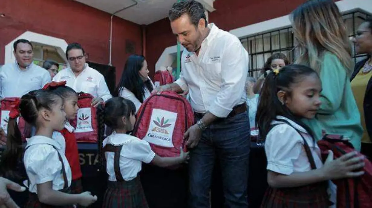 entrega-mochilas-y-utiles-escolares-cuarnavaca