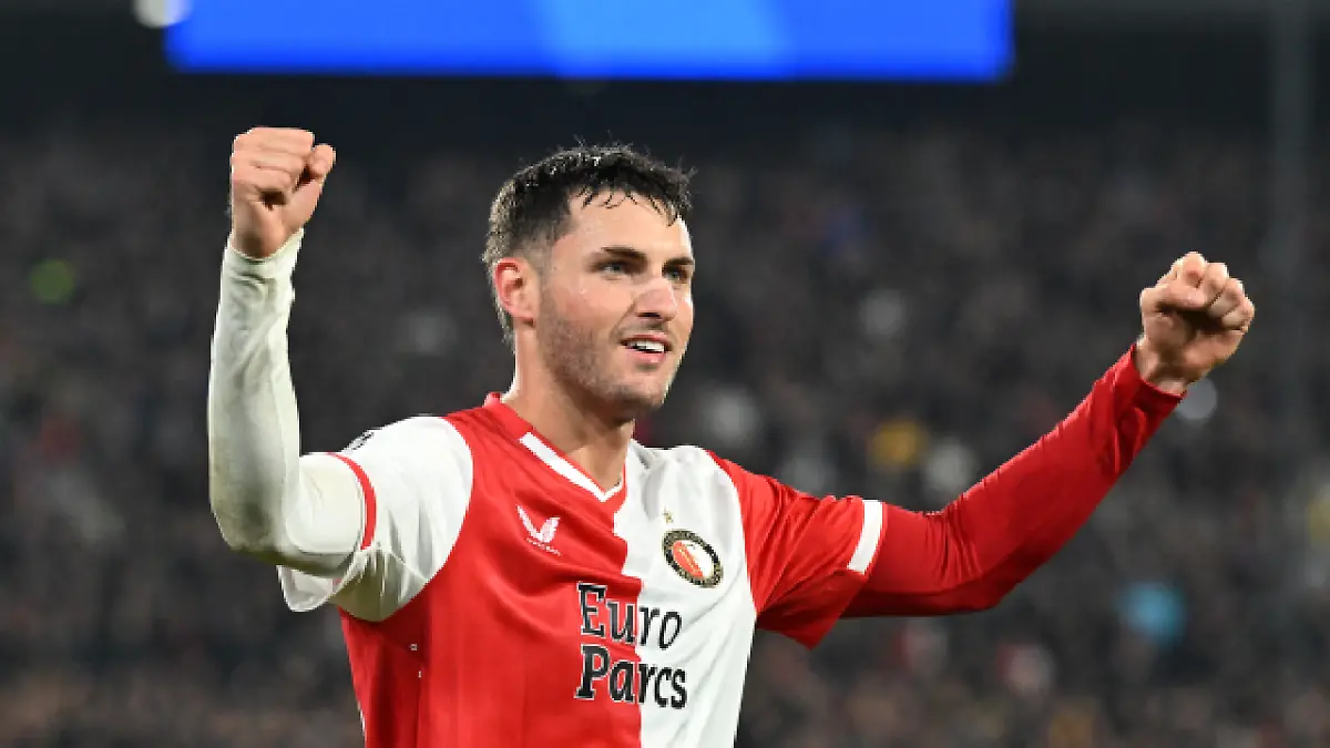 Doblete de Santiago Giménez en su debut en Champions