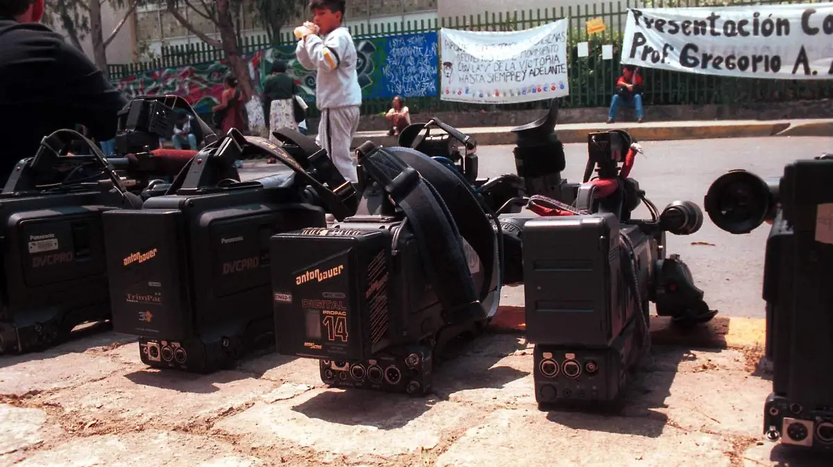 2348_ENAH, zapatistas,cámaras_impreso