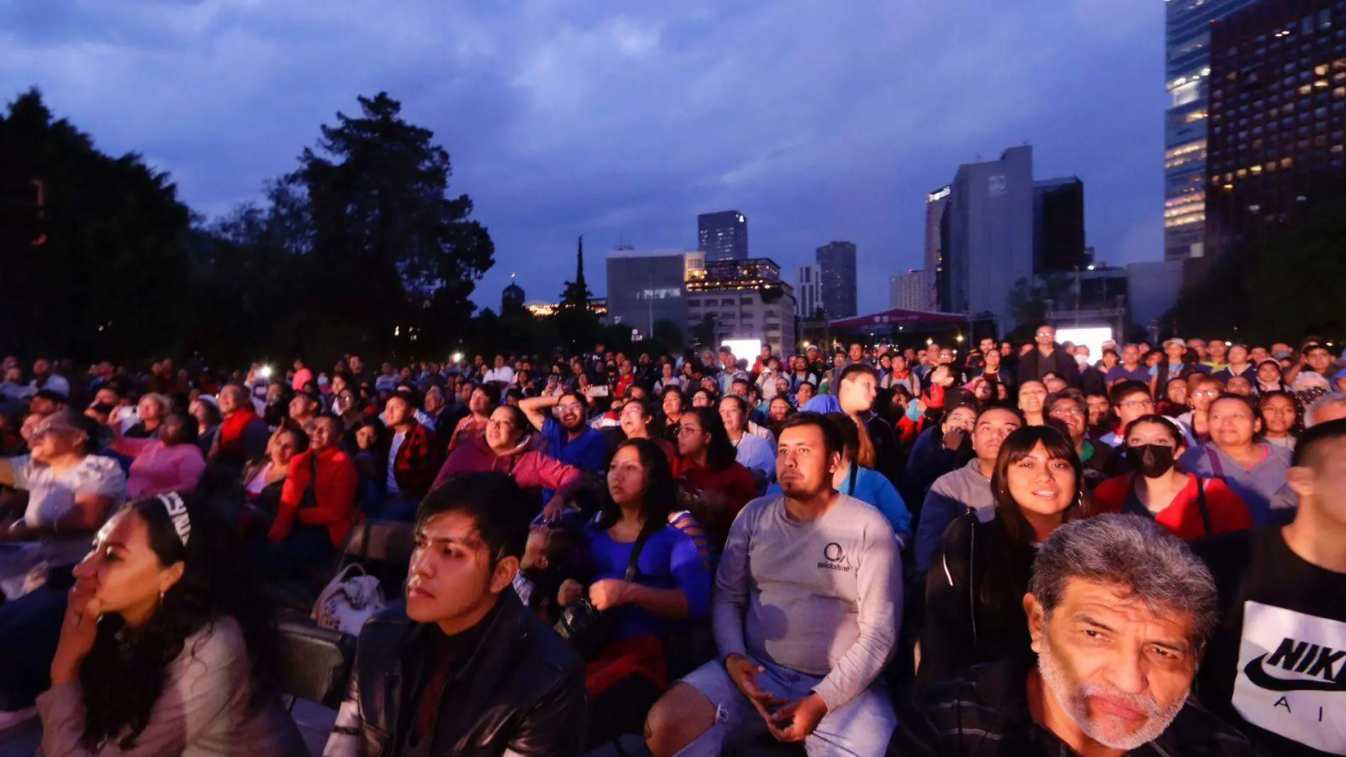 Disfrutaron mamás festejo con lucha libre, música y bailongo en el Monumento a la Revolución-int3