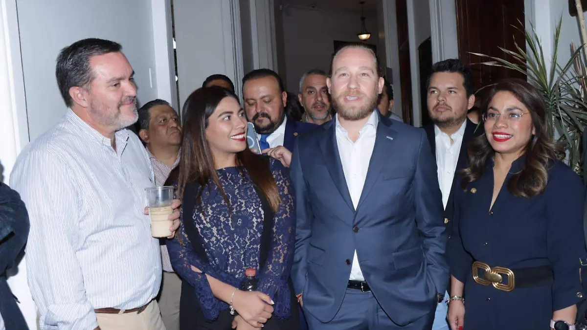 Cuestionan sobre el tema inmobiliario a Santiago Taboada en su comparecencia