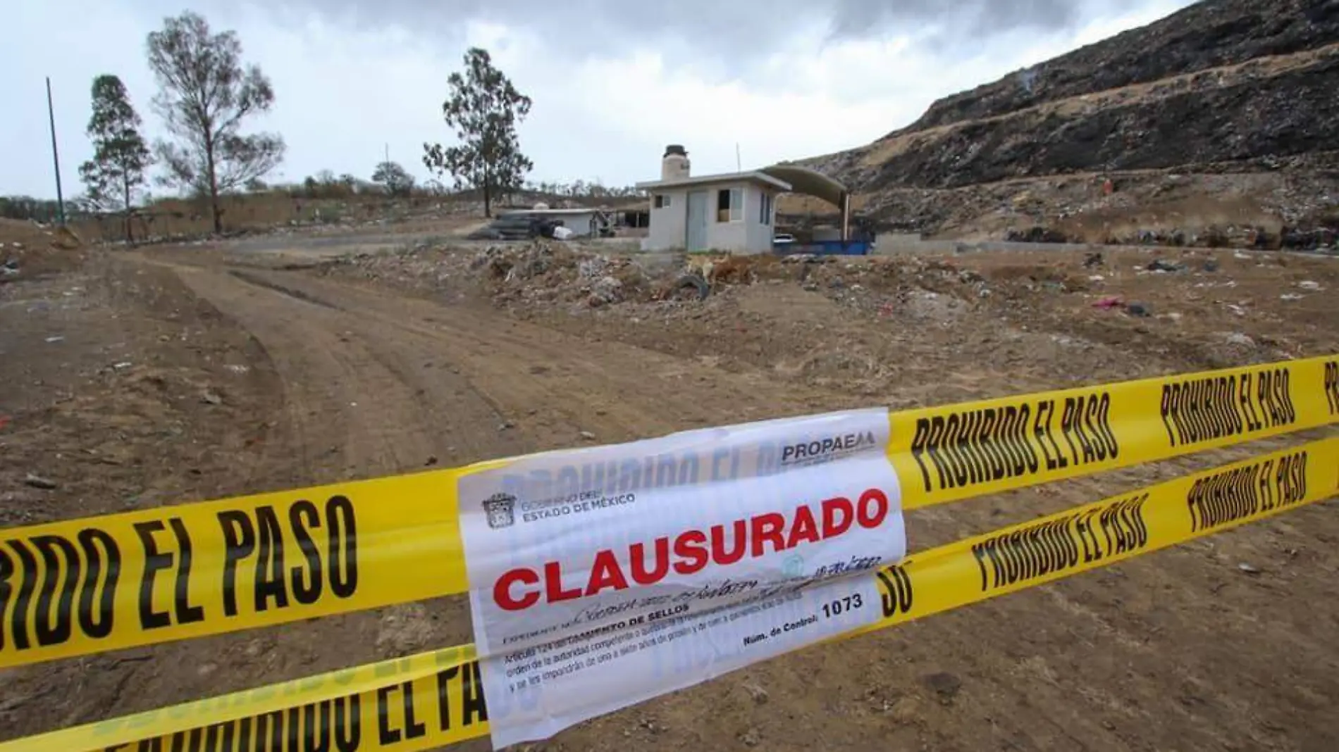 Procuraduría del Medio Ambiente clausura tiradero de Chimalhuacán, aún en llamas-INT2