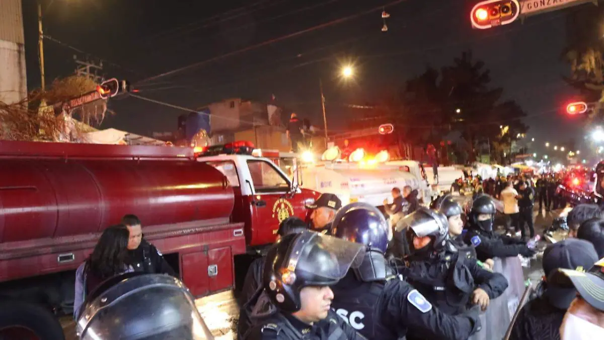 Incendio consume bodega en el Barrio de Tepito [Video]