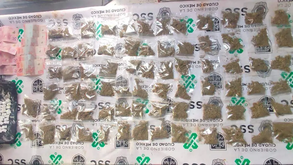 Atoran a par con 110 dosis de presunta droga en Iztapalapa-INT2