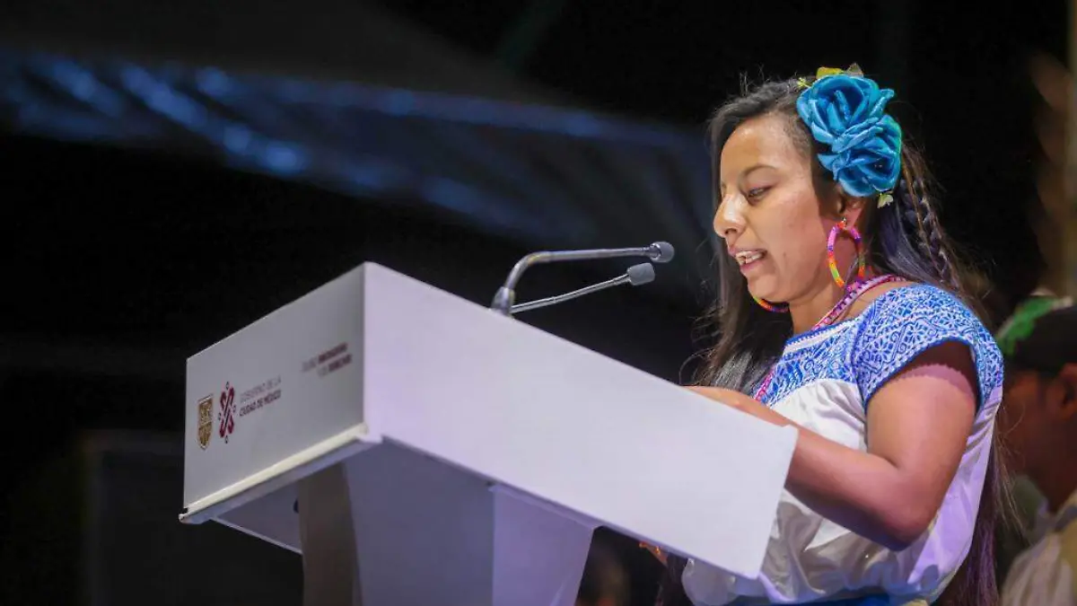 Iluminan de azul edificios públicos para conmemorar a pueblos indígenas-INT2