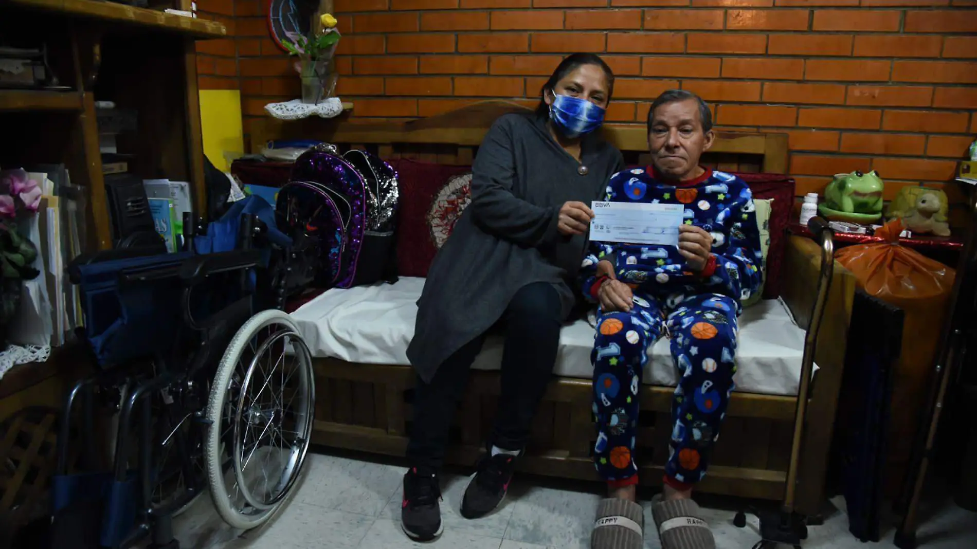 Entrega Benito Juárez apoyos económicos a personas enfermas de cáncer-int2