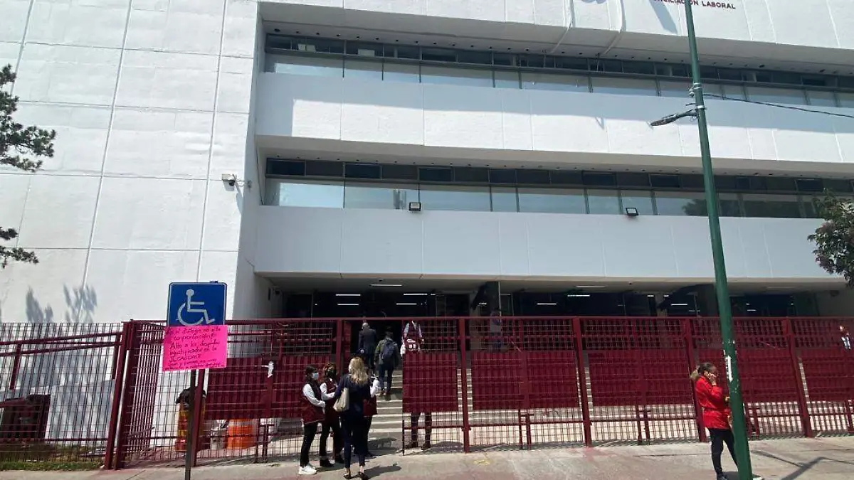 Entre protestas abre el nuevo Centro de Conciliación Laboral de CDMX dentro