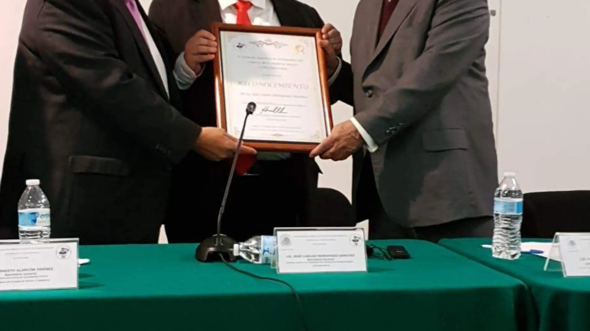 Reconocen legisladores labor de trabajadores del Congreso de la Ciudad de México-INT2