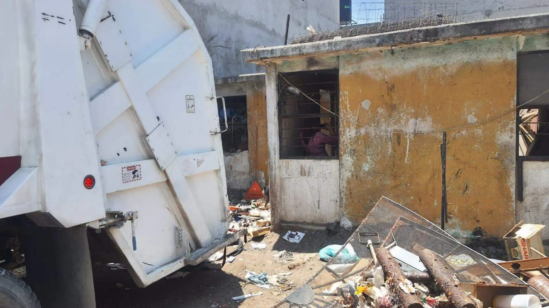 “Quiero volver a dar clases”, dice ingeniero rescatado de la basura, en Ecatepec-int6