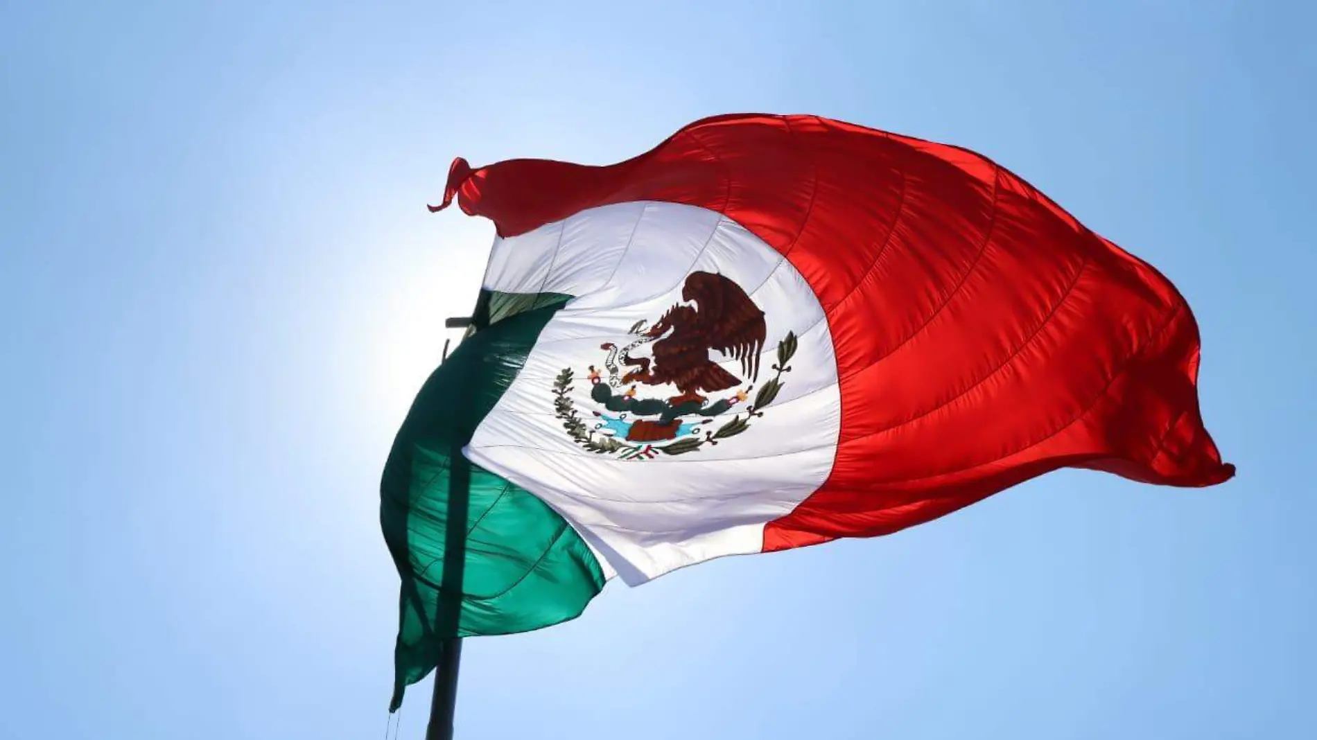 ¿Qué significan los colores y el escudo la bandera de México? 