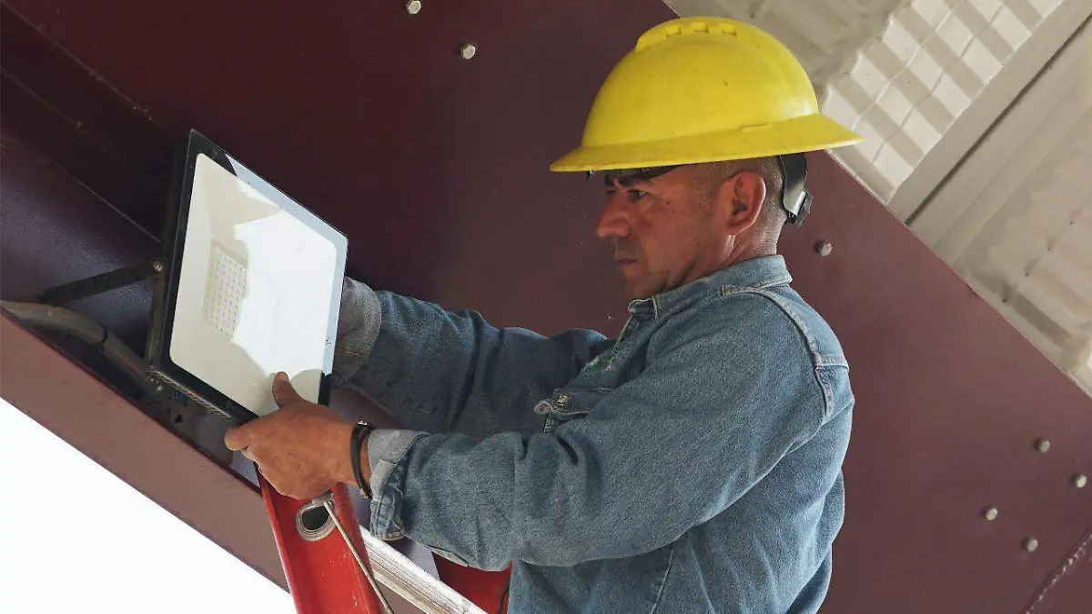 Ecatepec inicia programa de limpieza e iluminación en 150 escuelas públicas