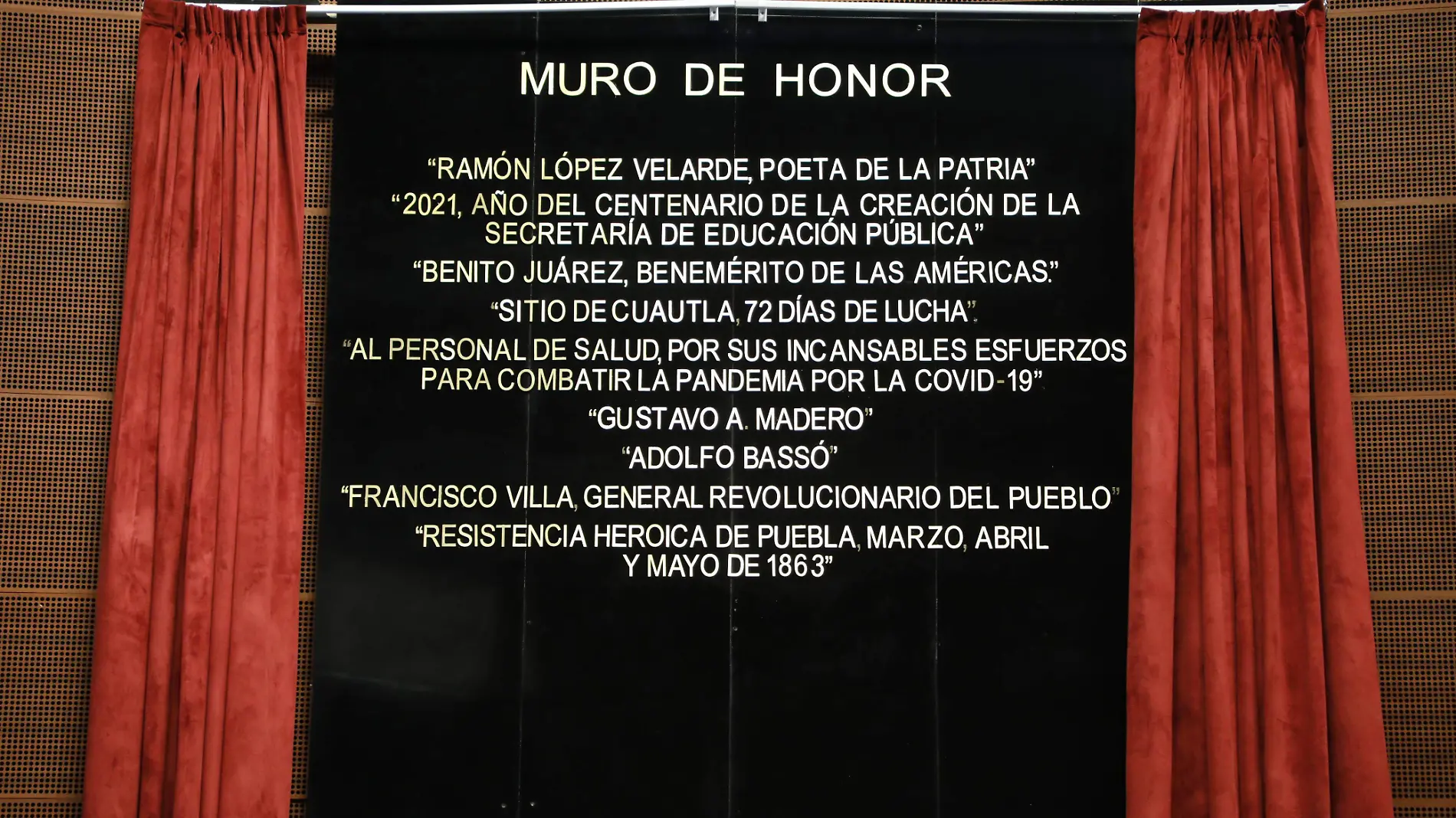 Francisco Villa en el muro de honor del Senado de la República