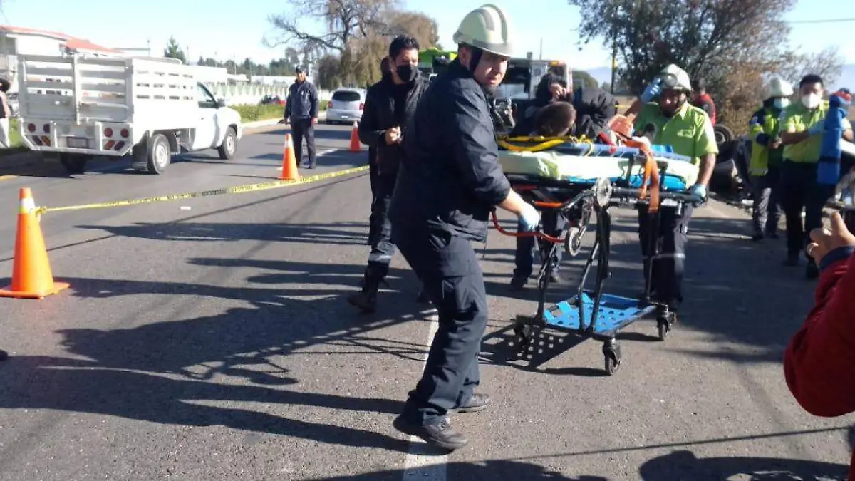 Accidente de auto en Metepec deja tres mujeres muertas dentro 