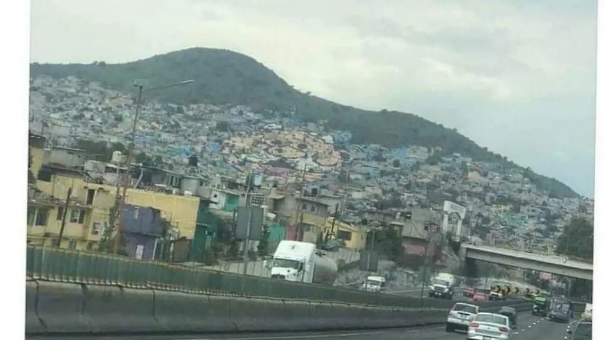 Forman cara gigante del Dr
