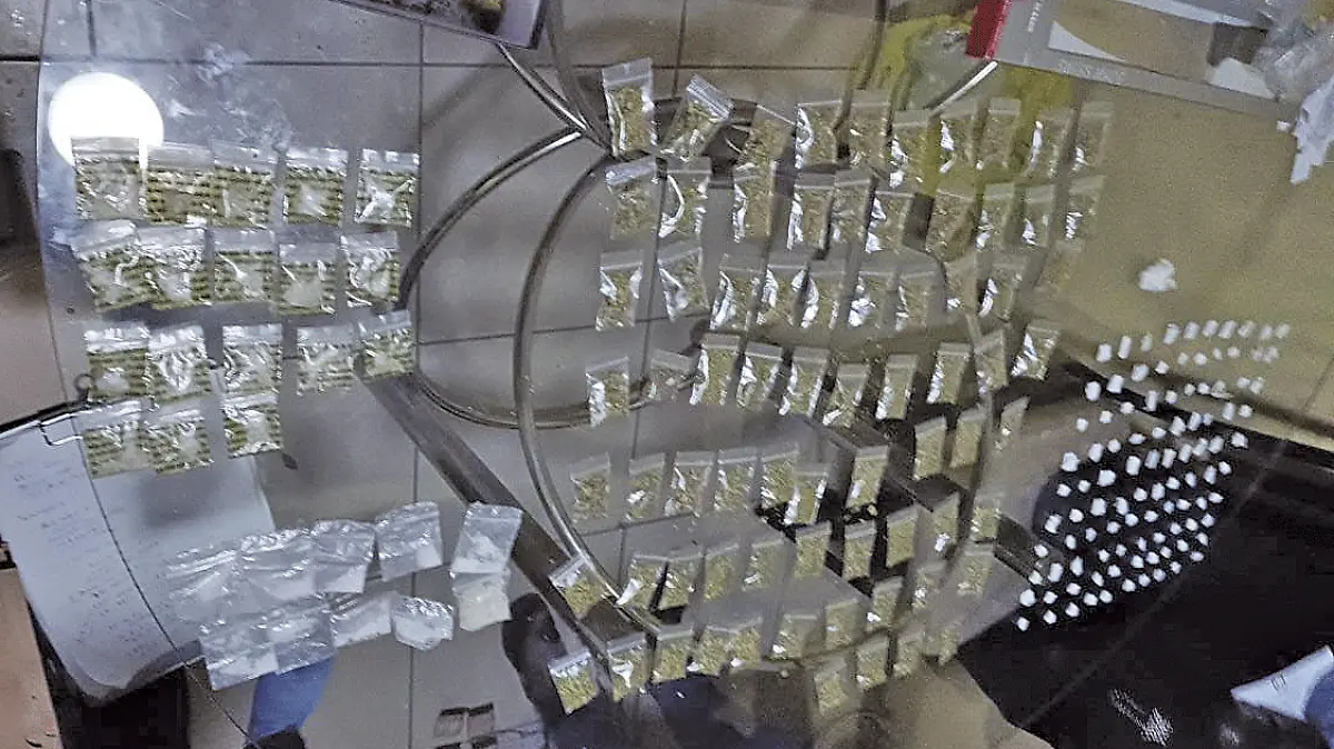 Cateo-de-la-FGJCDMX-en-Iztapalapa-confisca-presunta-droga-PORTADA