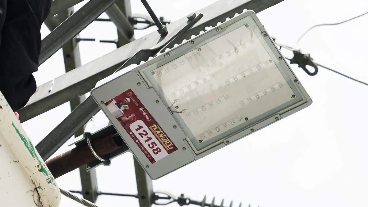 Explicó que en el año 2019 se instalaron 13 mil 822 lámparas; en 2020 fueron 14 mil 435, en 2021 se colocaron 11 mil 311 y en 2022 10 mil luminarias instaladas
