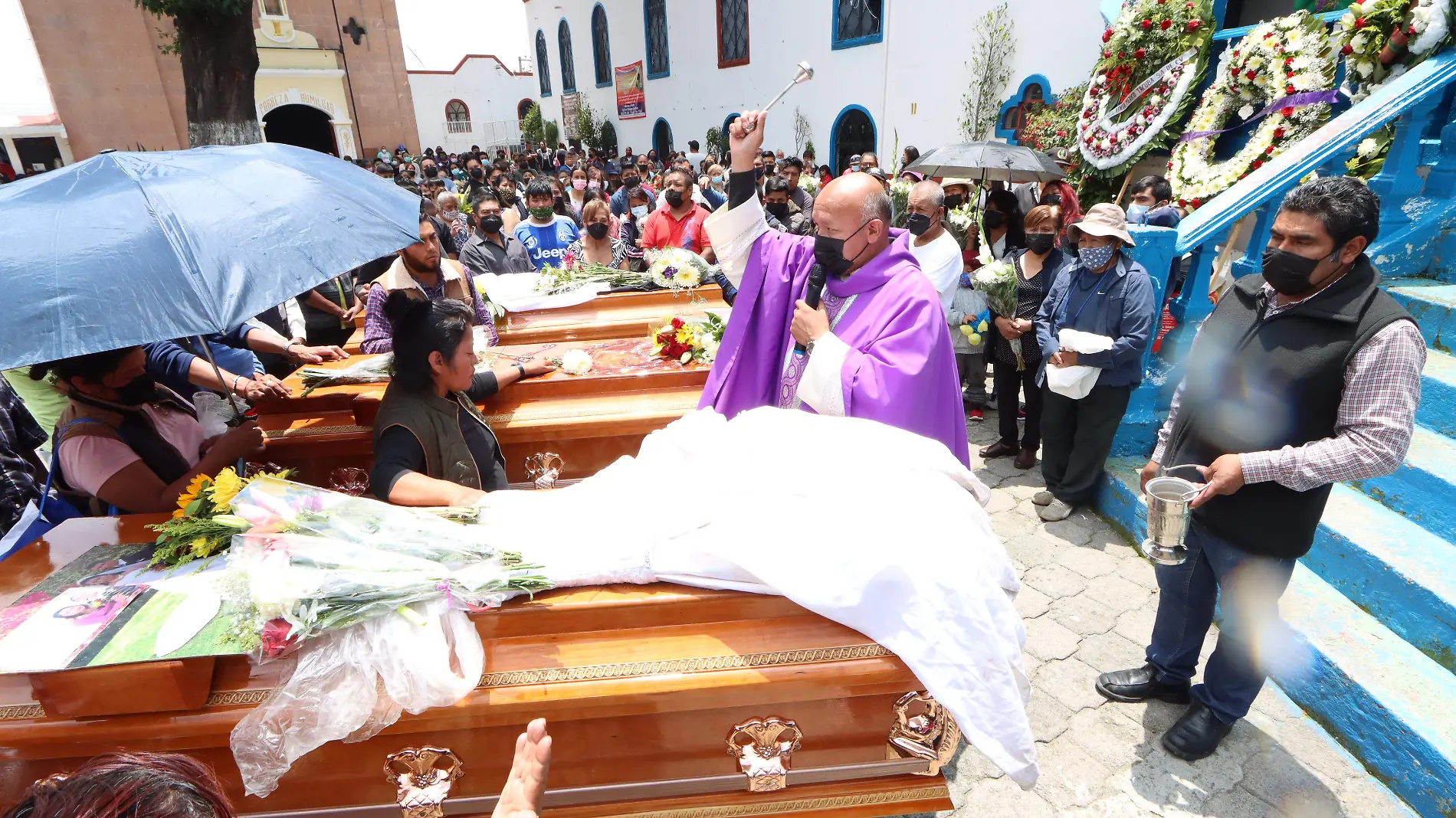 Luto en San Francisco Chimalpa: Sepultan a 3 víctimas del accidente en la Naucalpan-Toluca