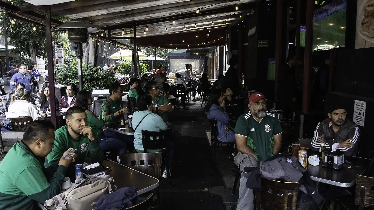 905065_Aficionados partido México -3_impreso