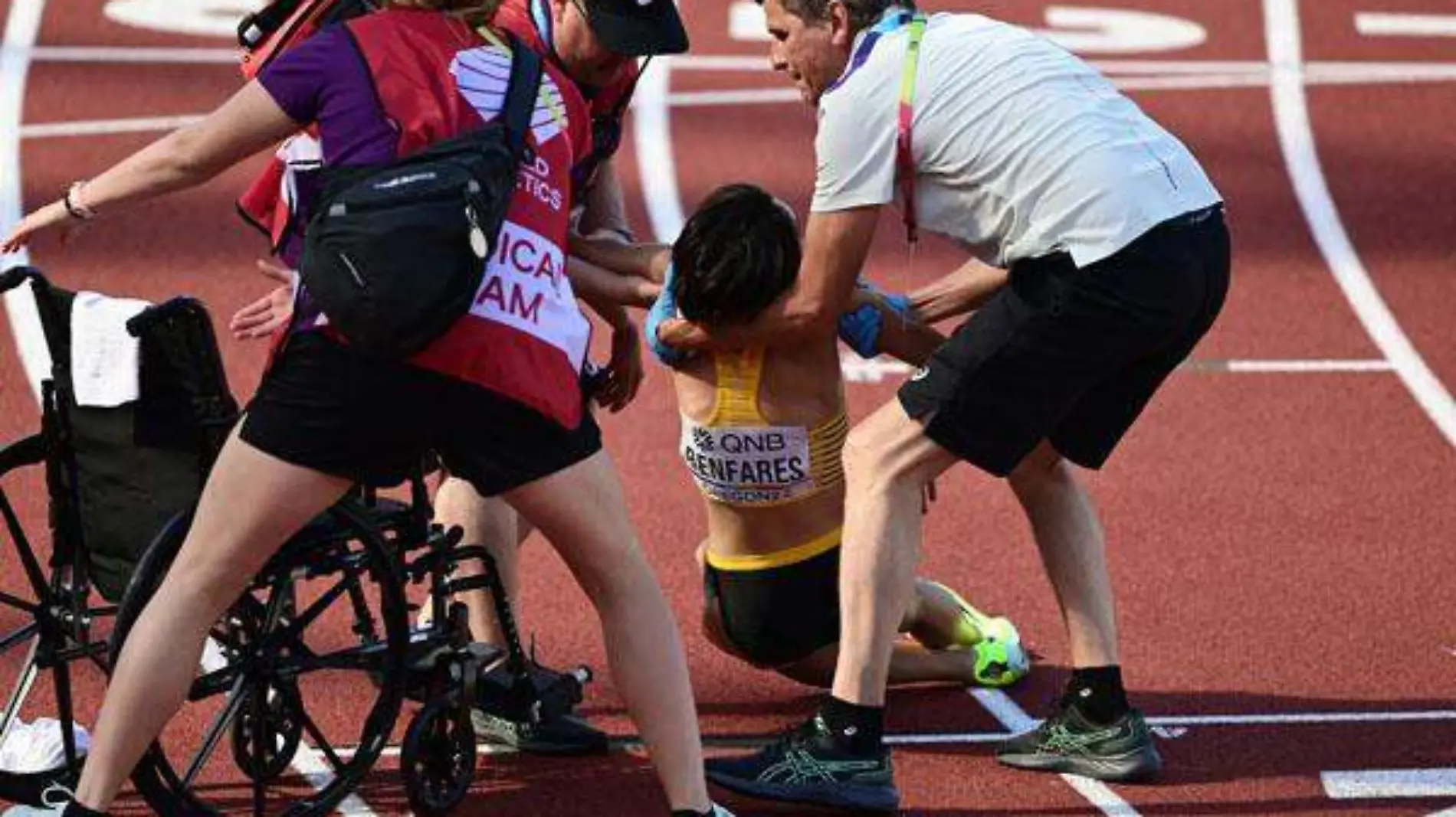 ¡Impactante! La atleta Sara Benfares sufre desmayo durante Campeonato Mundial Oregon22