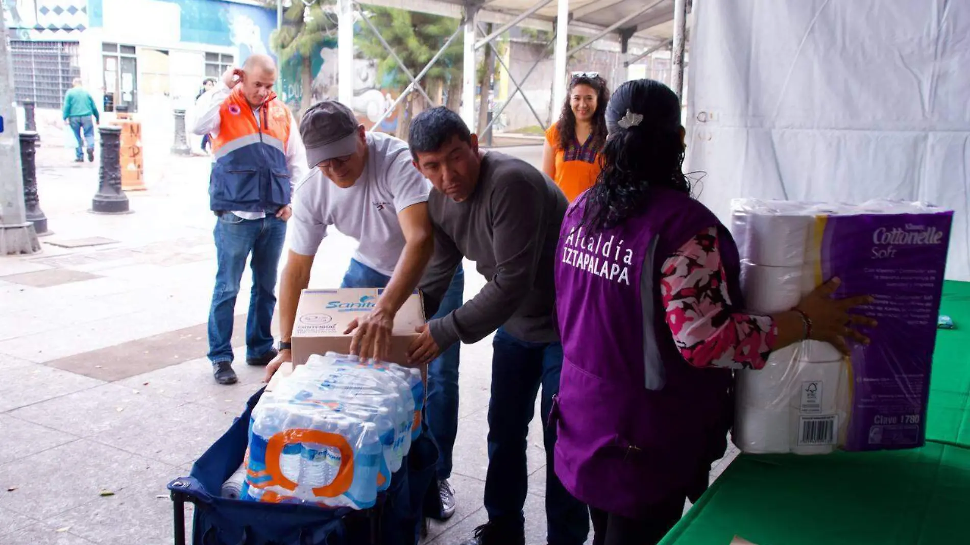 Abre Iztapalapa centro de acopio para ayudar a guerrerenses-INT3