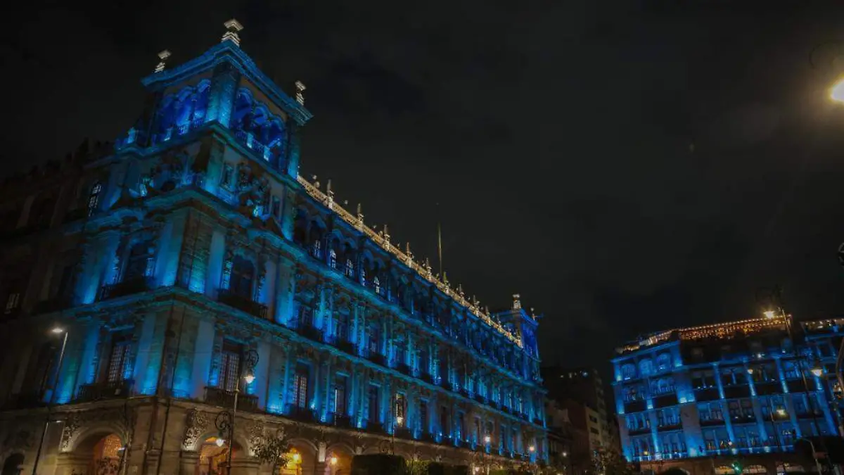 Iluminan de azul edificios públicos para conmemorar a pueblos indígenas-INT3