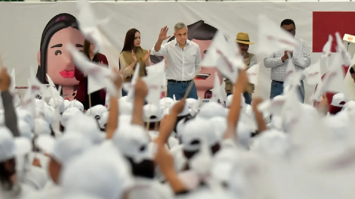 Fernando Vilchis hizo entrega de 20 mil apoyos 'La Valedora'