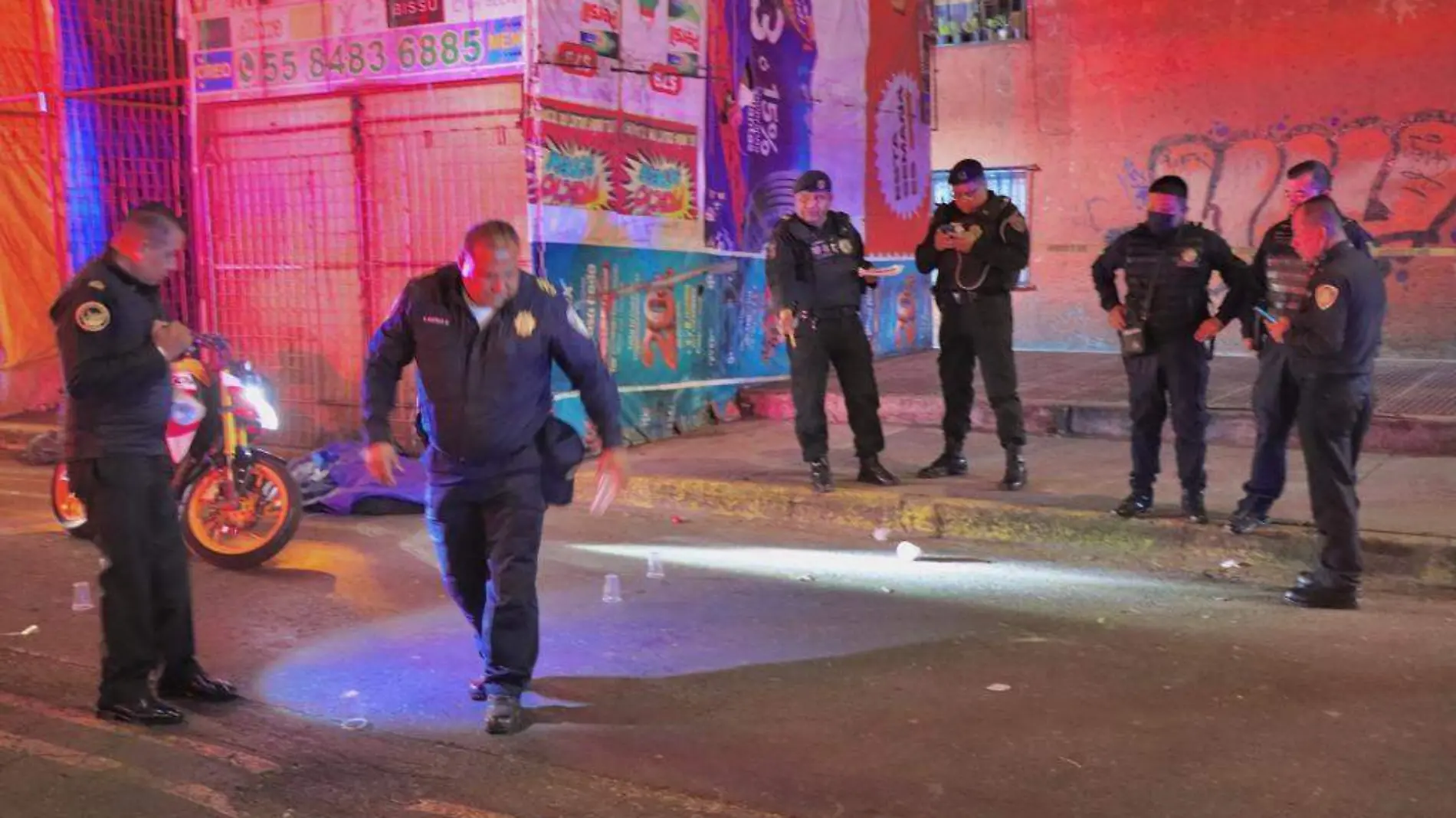 Motosicarios acribillan a dos en el barrio bravo de Tepito; uno la libra-int3