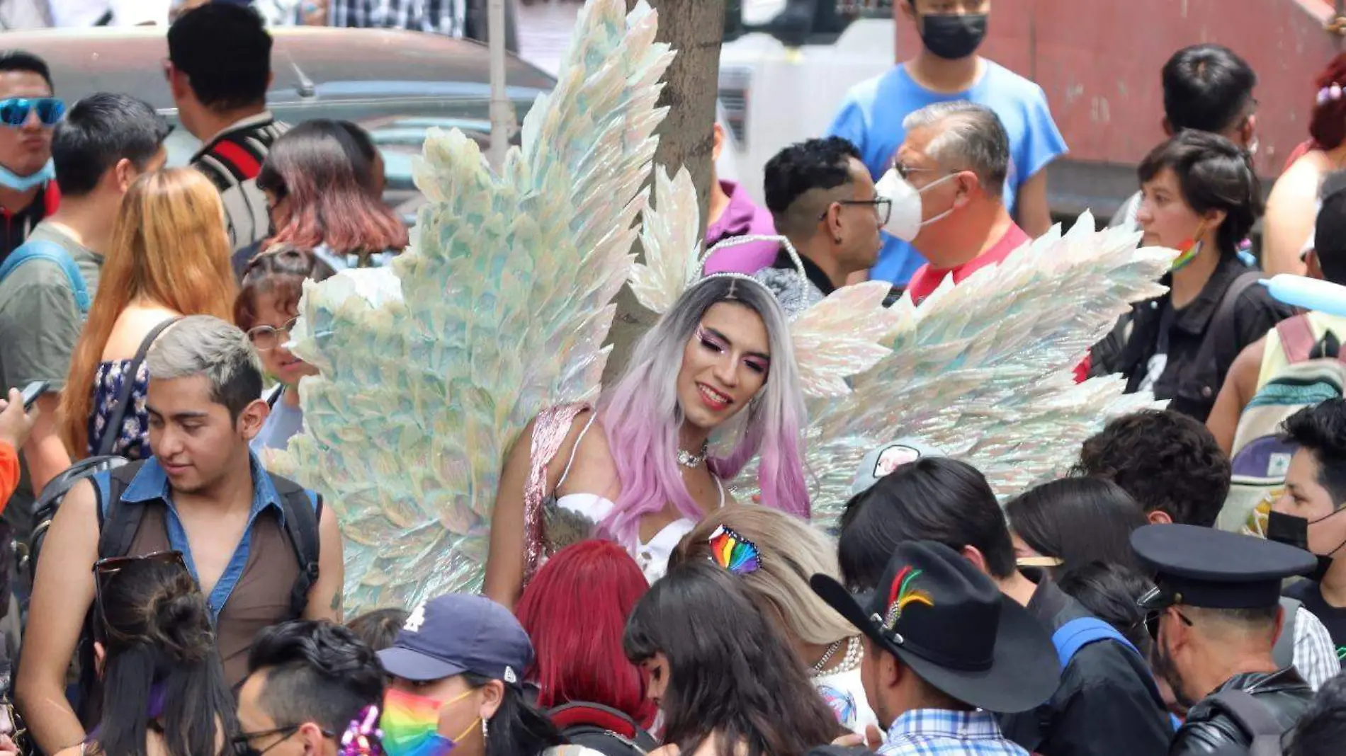 Entrega comunidad LGBTI+ pliego petitorio a jefa de gobierno Claudia Sheinbaum-INT2