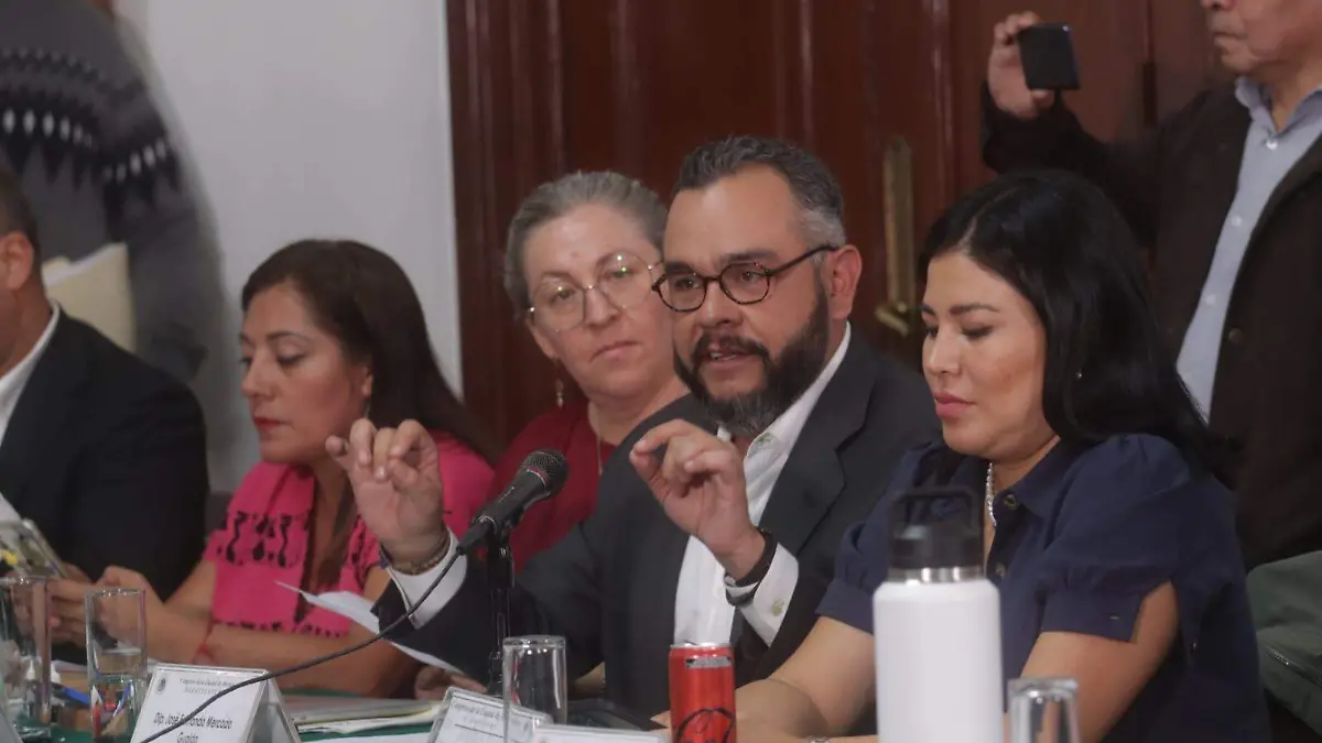 Cuestionan sobre el tema inmobiliario a Santiago Taboada en su comparecencia