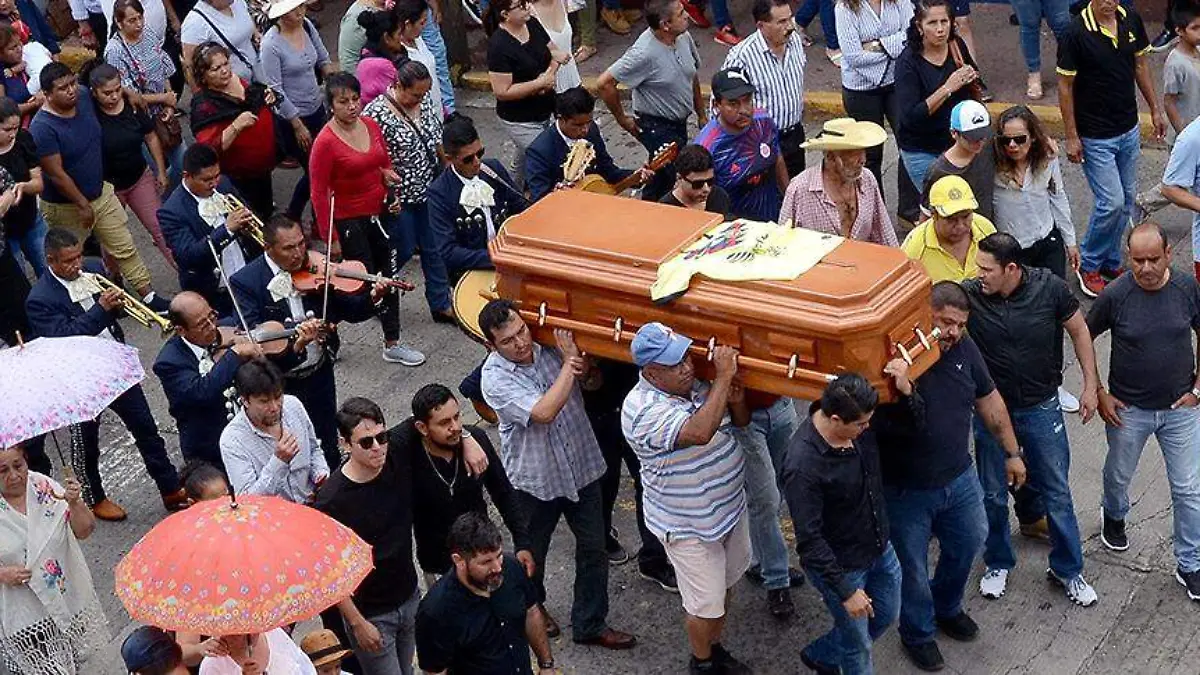 emotivo-adios-a-pariodista-en-el-edomex